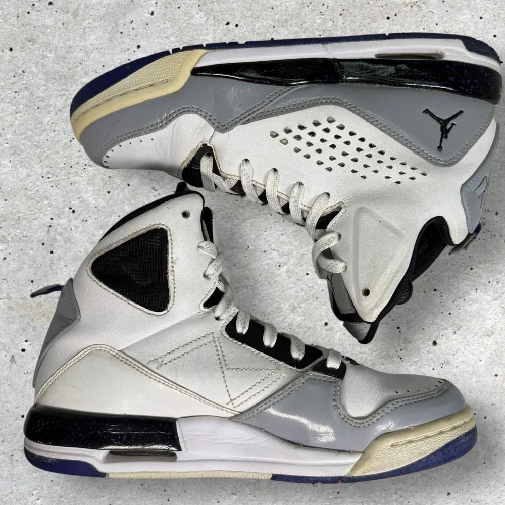 Kids Jordan Flight SC-3 size 4.5Y